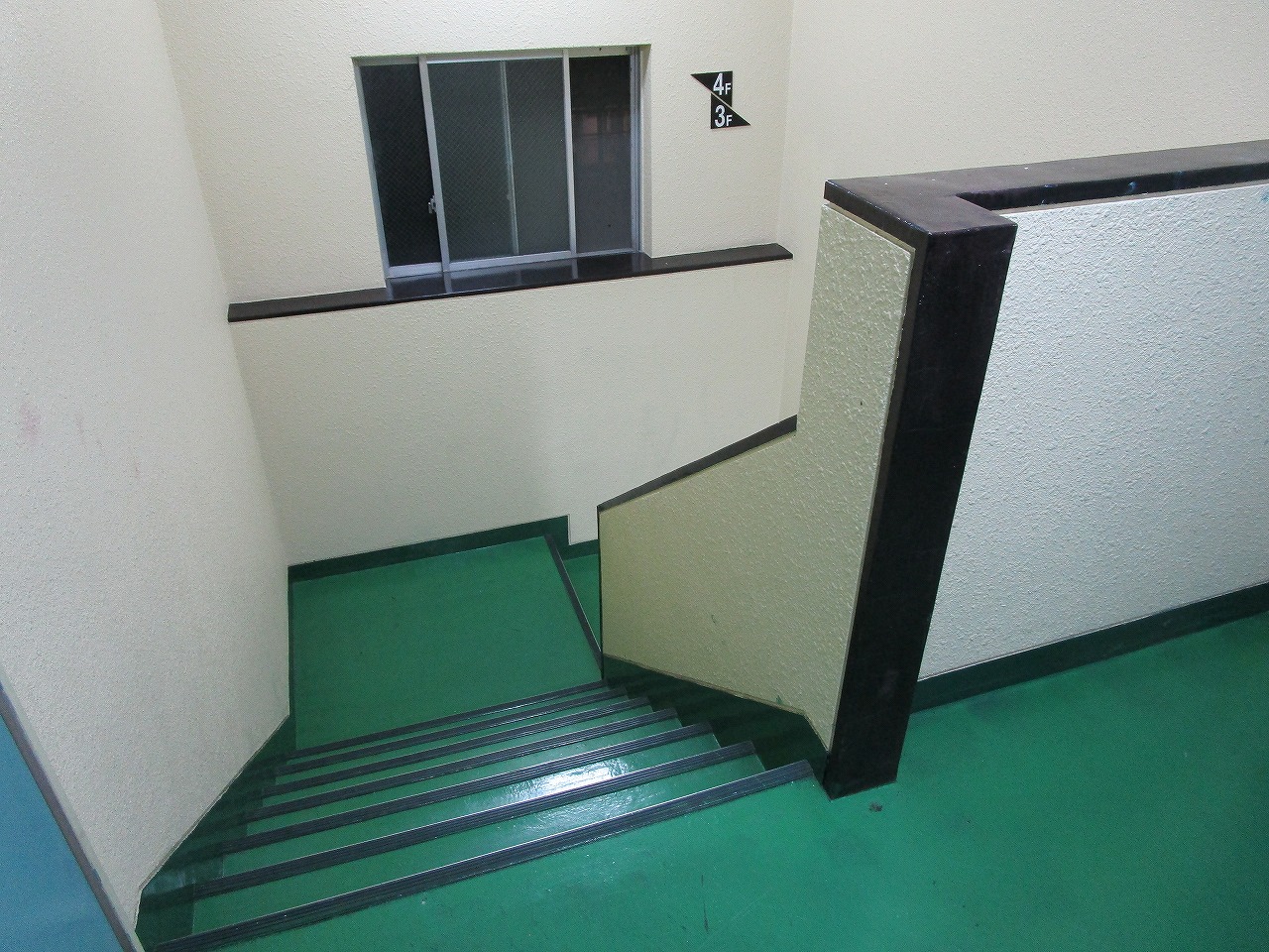 エース105 4階共用階段