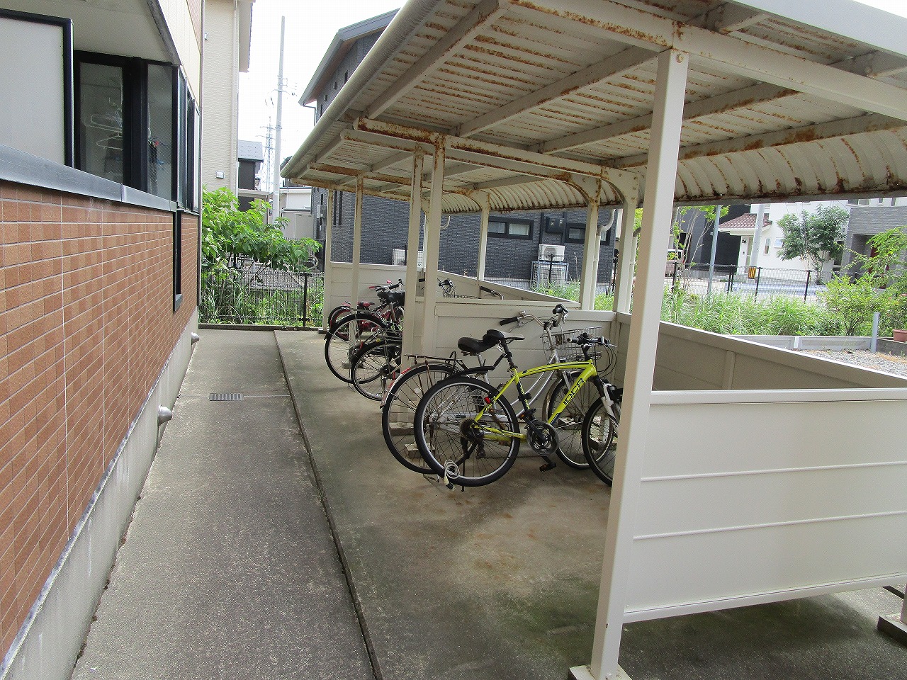 グリュック 自転車置場