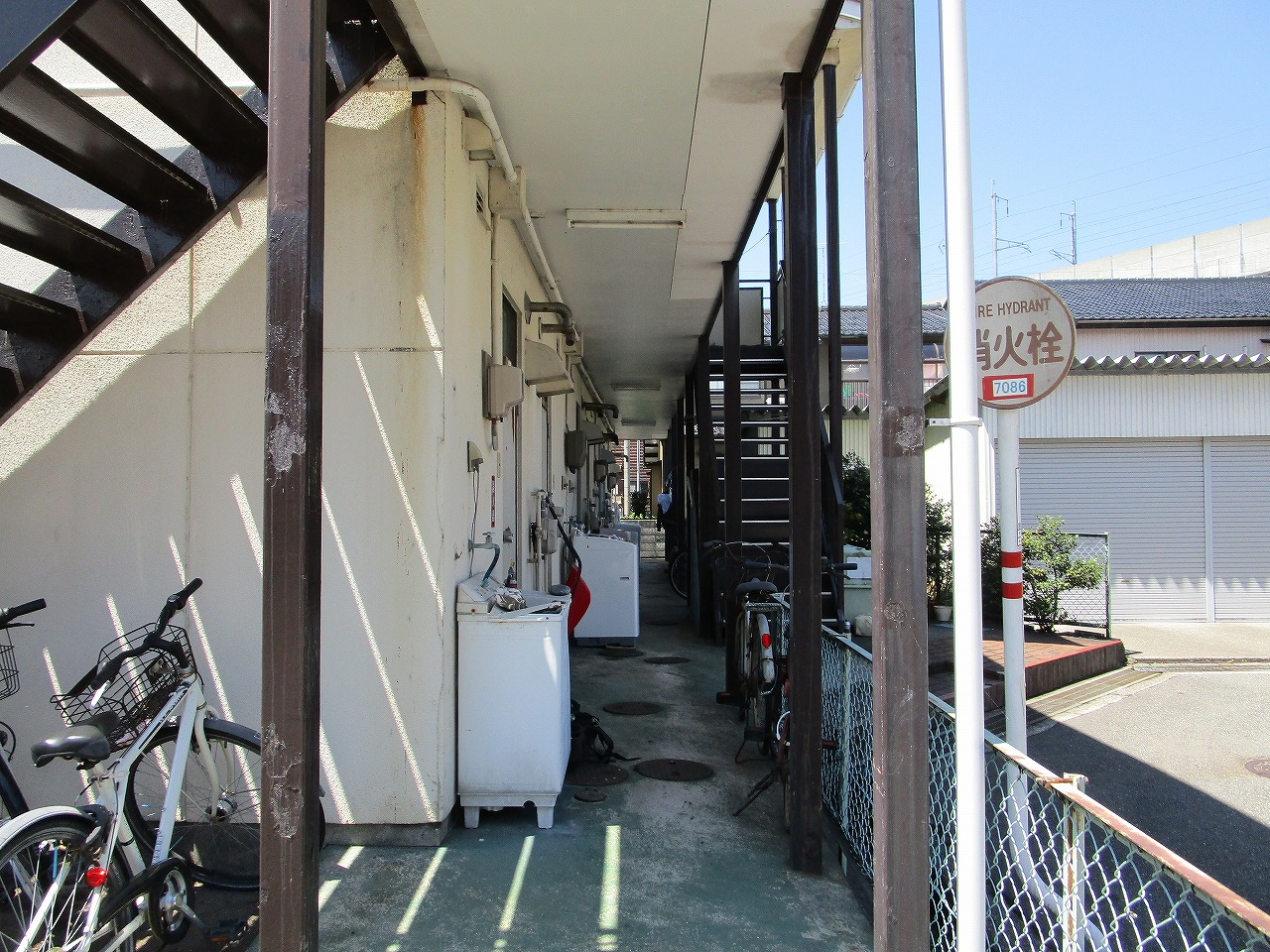 ナンバーワンハイツ １階共用廊下
