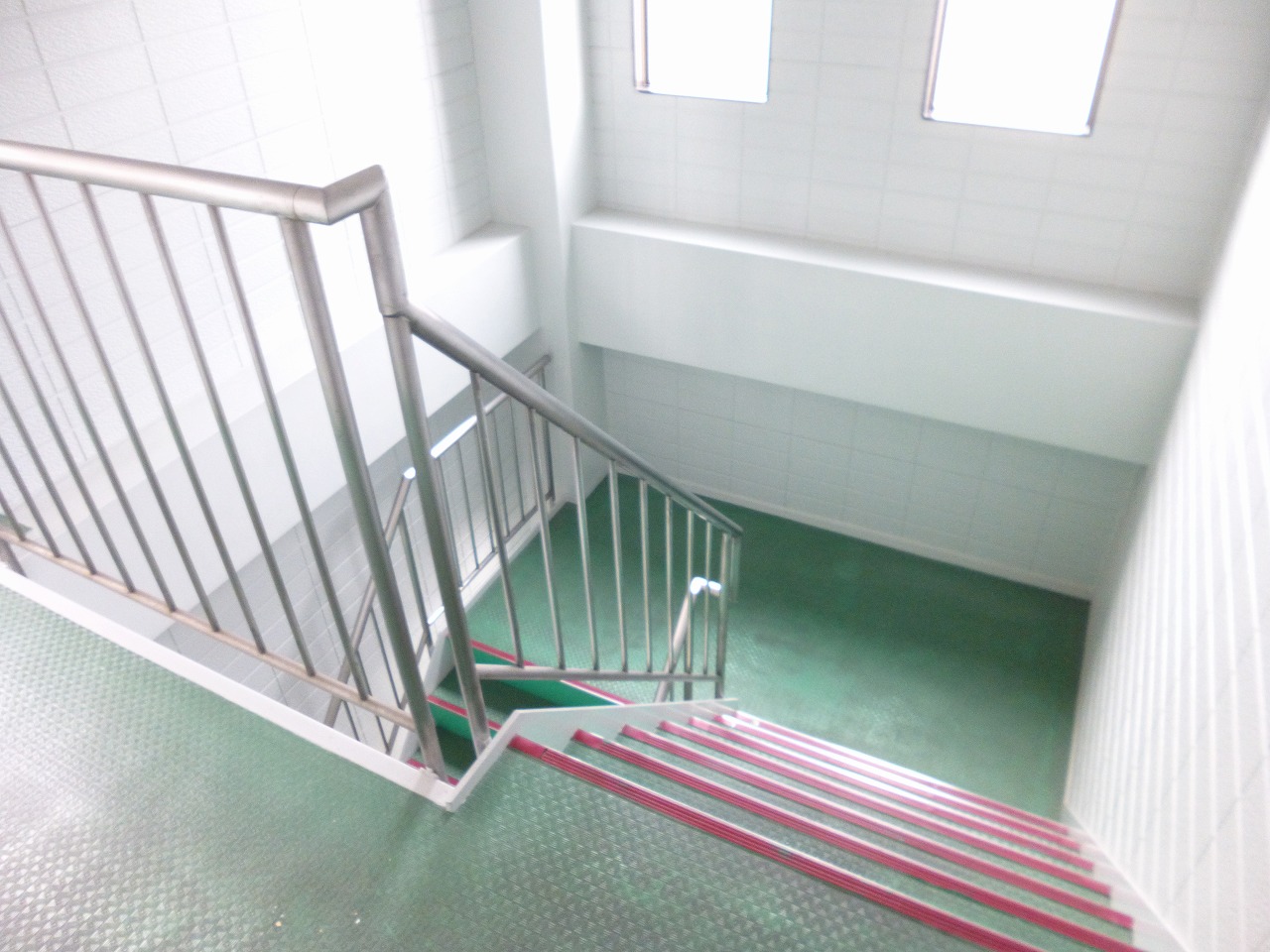 ウエスト105 共用階段②