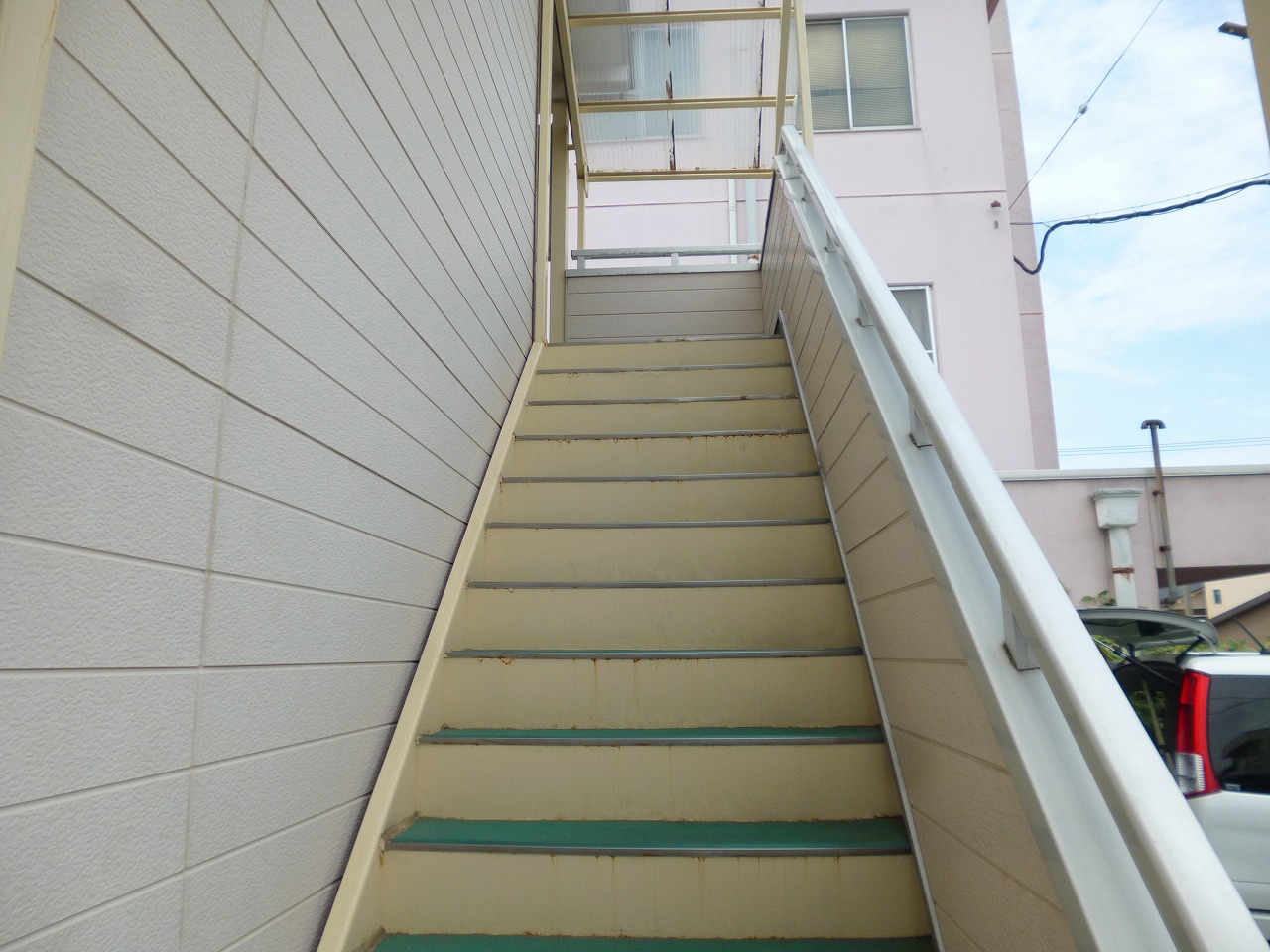 オレンジハイツ 共用階段
