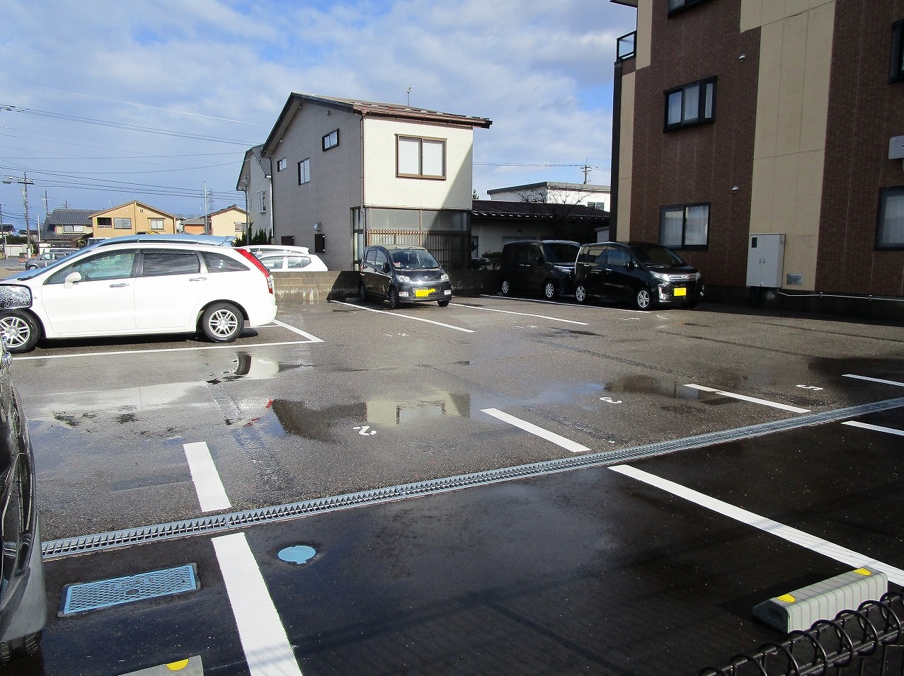 グリュック 駐車場
