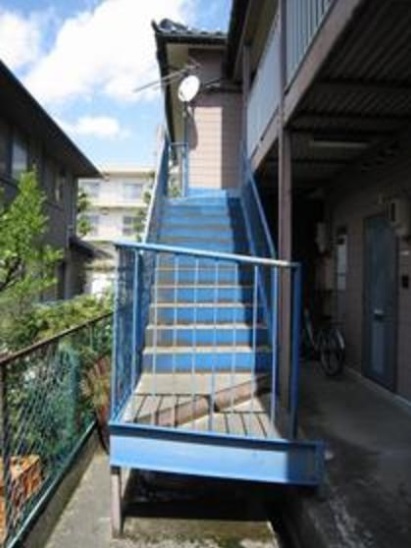 ラフォーレ泉ヶ丘 共用階段②