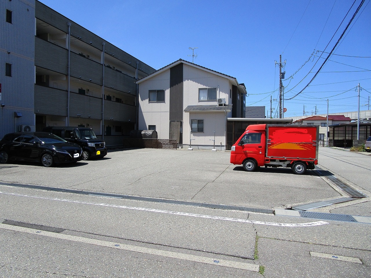 ドゥ・クレフォート 敷地外駐車場