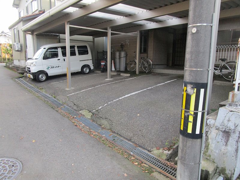 ハイシティイシビキ 駐車場