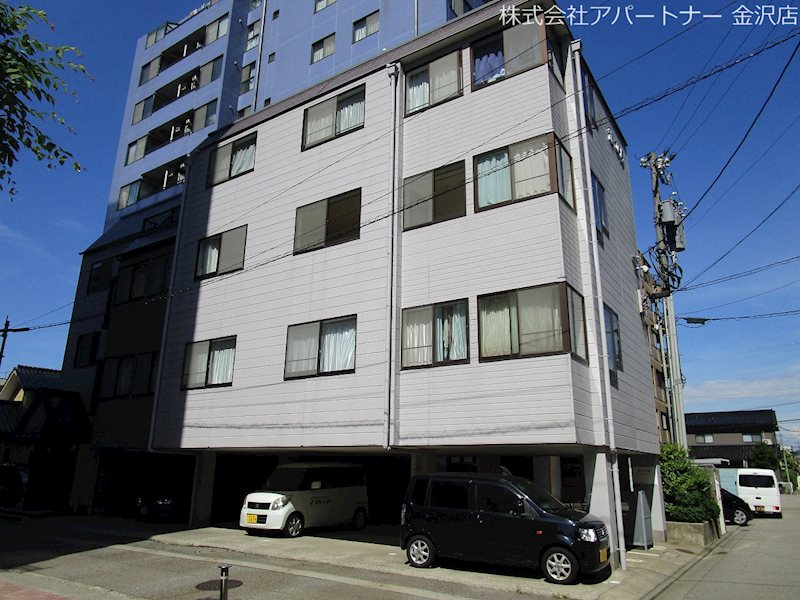 雅105 駐車場
