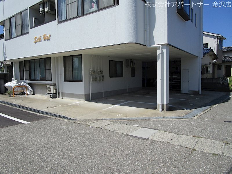シルクハット 駐車場